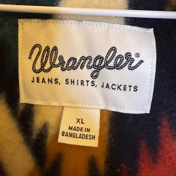 Women’s Wrangler Retro quarter-zip sherpa pullover - Picture 4 of 5